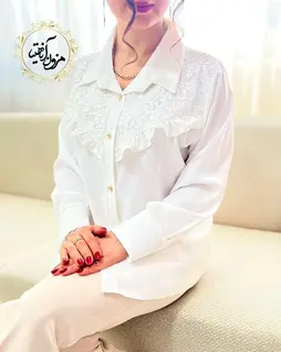 شومیز جلو دکمه سفید طرح گیپوری چین دار آرمینا