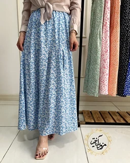 دامن زنانه نیم کلوش سفید طرح گلهای آبی گلزار