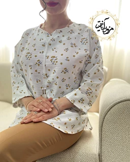 تونیک جلو بسته سفید طرح گل گچی نرمینه