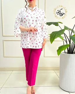 شومیز آستین سه دکمه سفید طرح شکوفه صورتی گلرو