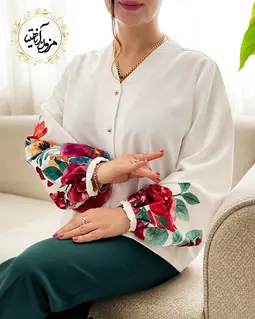 شومیز آستین پفی سفید طرح گلهای بنفش و نارنجی روژیا