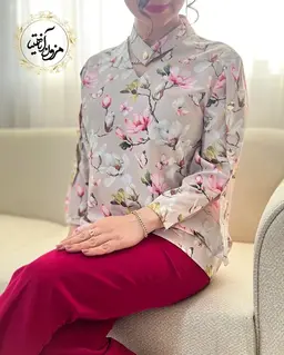 شومیز آستین سه دکمه نسکافه ای طرح گلدار آرنیا