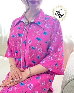 شومیز جلو زیپ دار سرخابی طرح گل های آبی شکیبا