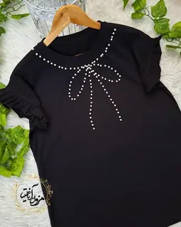 تیشرت آستین چین مشکی طرح کراوات پاپیونی مرواریدی