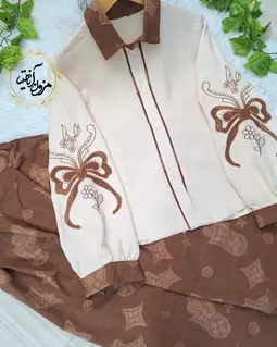 ست شومیز و دامن گلدار ون کلیف کرم شکلاتی طرح گلدوزی پاپیونی