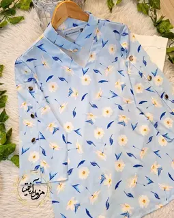 شومیز آستین سه دکمه آبی آسمانی طرح گلهای سفید رویا