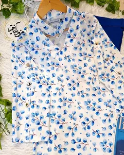 شومیز آستین سه دکمه سفید طرح برگ و گلبرگ آبی آندریا
