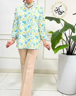 شومیز آستین سه دکمه سفید طرح برگ و گلبرگ سبز و زرد کوبار