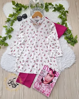 شومیز آستین سه دکمه سفید طرح شکوفه صورتی گلرو