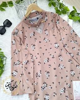 شومیز آستین سه دکمه نسکافه ای طرح شکوفه سفید لوسیا