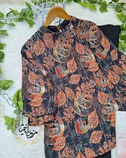 شومیز آستین لامپی مشکی طرح برگ های پاییزی