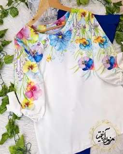 شومیز آستین واشری ریزشی سفید طرح بنفشه های رنگی چکامه