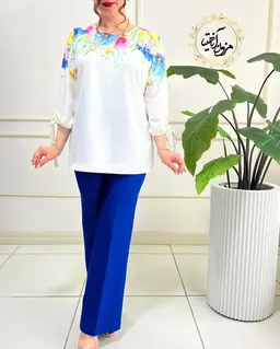 شومیز آستین واشری ریزشی سفید طرح بنفشه های رنگی چکامه