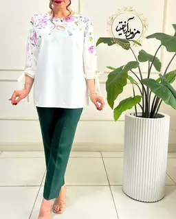 شومیز آستین واشری ریزشی سفید طرح دشت گلهای رنگی آبنوس