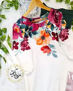 شومیز آستین واشری ریزشی سفید طرح گلهای بنفش و نارنجی روژیا