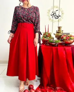 شومیز آستین واشری زمینه مشکی طرح انار ریز شاخه طلایی ماهک