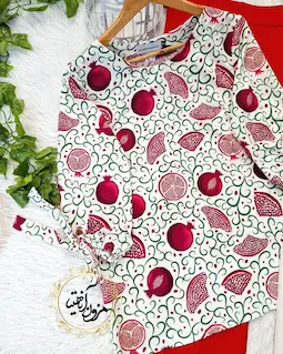 شومیز آستین واشری سفید طرح انار ریسه سبز ژیوا