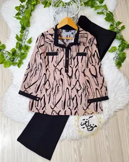 شومیز آستین پاگن دار نسکافه ای مشکی طرح سه دکمه خطی سایدا