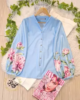 شومیز آستین پفی آبی تیره طرح رزهای صورتی السا