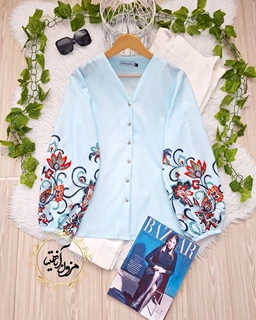 شومیز آستین پفی آبی طرح آستین با گلهای سنتی رایکا سایز-2-تخفیفی