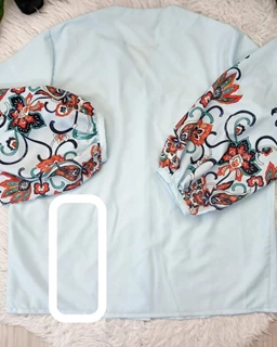 شومیز آستین پفی آبی طرح آستین با گلهای سنتی رایکا سایز-2-تخفیفی