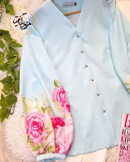 شومیز آستین پفی آبی طرح رز درشت صورتی شارین