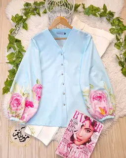 شومیز آستین پفی آبی طرح رز درشت صورتی شارین