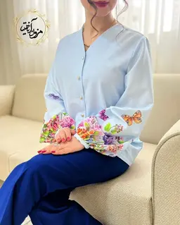 شومیز آستین پفی آبی طرح گل و پروانه طراوت