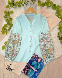 شومیز آستین پفی سبز فیروزه ای طرح سنتی بته جقه های رنگی نوژان