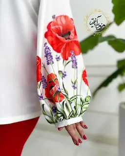 شومیز آستین پفی سفید طرح با گلهای شقایق و سنبل آریانا