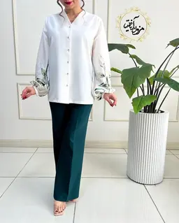 شومیز آستین پفی سفید طرح برگ سبز و رز کرم نامیلا