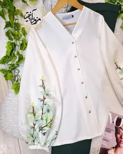 شومیز آستین پفی سفید طرح برگ و گلبرگ سبز پلین