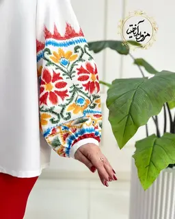 شومیز آستین پفی سفید طرح سنتی رنگی ملکه