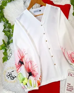 شومیز آستین پفی سفید طرح گل لوتوس دیلان