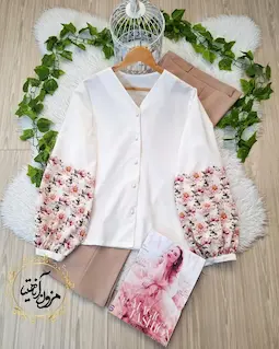 شومیز آستین پفی سفید طرح گلهای بابونه نسکافه ای