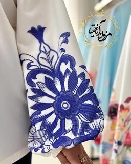 شومیز آستین پفی سفید طرح گلهای هاشوری کاربنی مانیسا