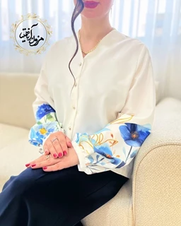 شومیز آستین پفی سفید طرح گلهای کاربنی آریانا