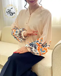 شومیز آستین پفی گلبهی طرح سنتی رنگی رومینا