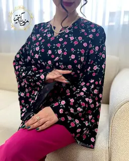 شومیز آستین کلوش زمینه مشکی طرح رزالین