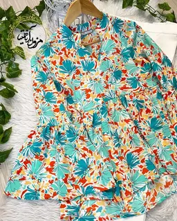 شومیز آستین کلوش سفید طرح گلهای آبرنگی فیروزه ای