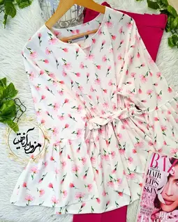 شومیز آستین کلوش سفید طرح گلهای صورتی تیارام