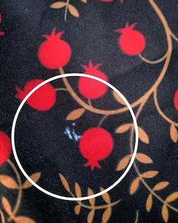 شومیز آستین کلوش مشکی طرح انار ریز شاخه طلایی گیلنار سایز-2-تخفیفی