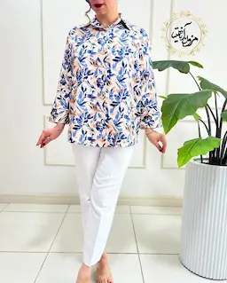 شومیز بیسیک جلو دکمه نسکافه ای روشن طرح برگ و گلبرگ سرمه ای لیزا