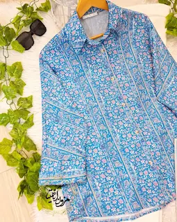 شومیز بیسیک جلو دکمه آبی طرح شکوفه های صورتی ساچلی