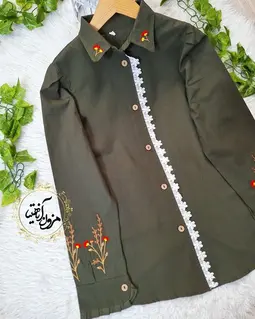 شومیز جلو دکمه دانتل دار سبز تیره طرح گلدوزی صحرا