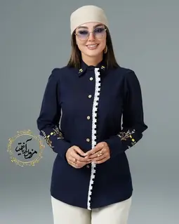 شومیز جلو دکمه دانتل دار سرمه ای طرح گلدوزی صحرا