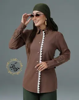 شومیز جلو دکمه دانتل دار قهوه ای طرح گلدوزی صحرا