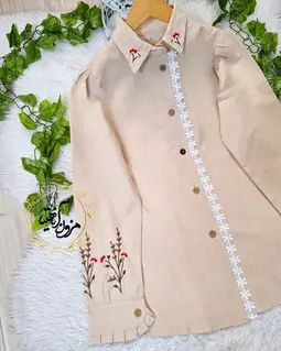 شومیز جلو دکمه دانتل دار کرم  طرح گلدوزی صحرا