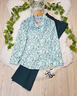 شومیز نخی جلو دکمه سبز آبی طرح شکوفه های سفید داگل