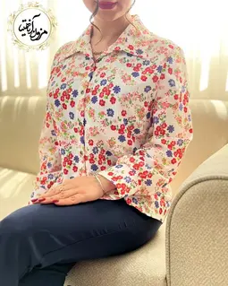 شومیز جلو دکمه سفید طرح شکوفه های رنگی قرمز سرمه ای سیران